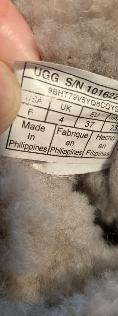 UGG Short Shearling Boots in Light Tan Size 6